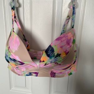 NWOT - Victoria’s Secret Bikini Top 38DD